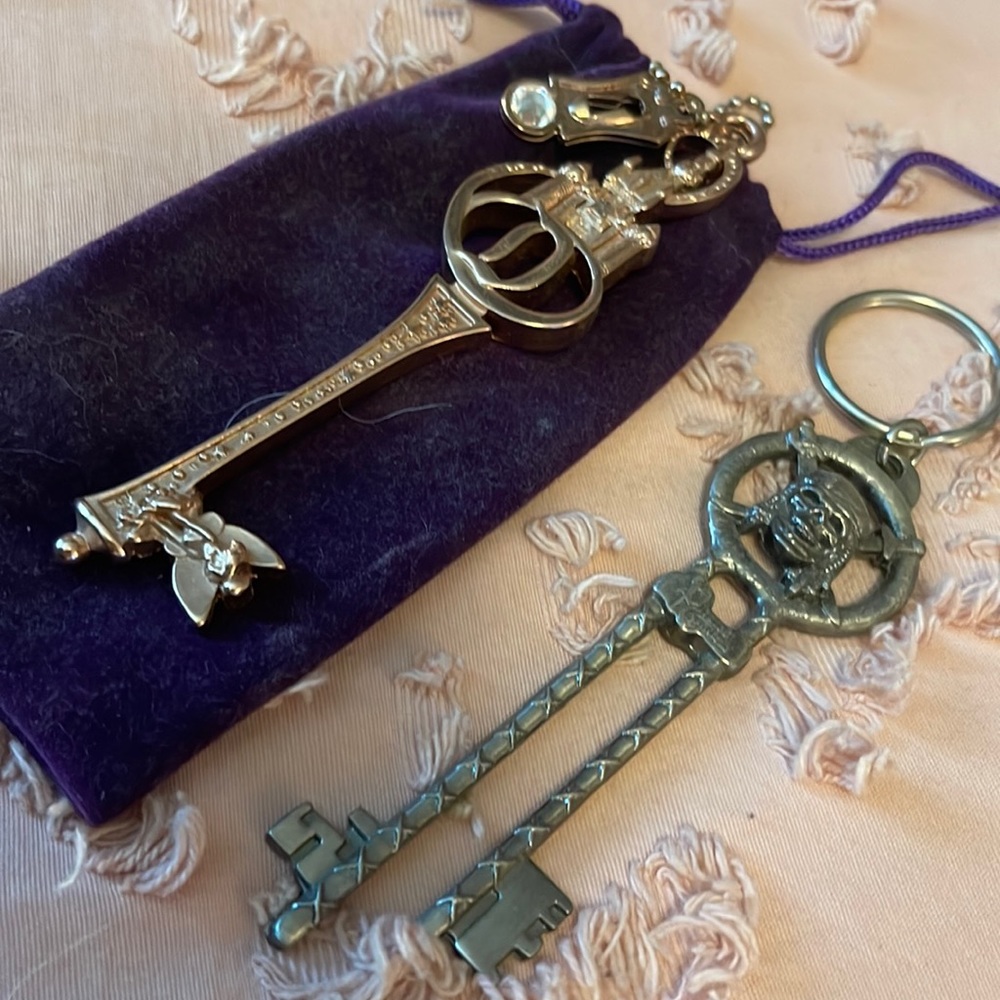 Disney Disneyland KEYS collectible one rose gold one Pirates i of the Caribbean
